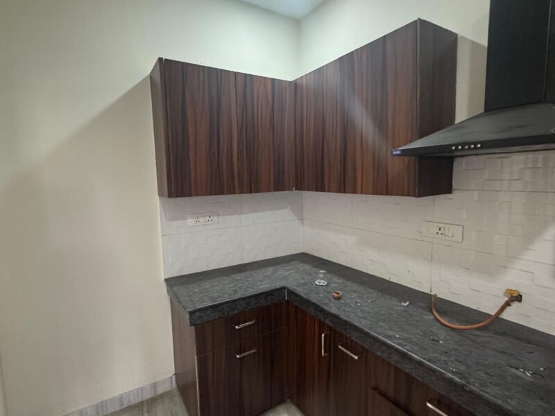 3BHK FLOOR (SEMI FURNISHED) in Eco city 1