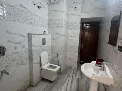 3BHK FLOOR (SEMI FURNISHED) in Eco city 1