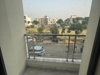 3BHK FLOOR (SEMI FURNISHED) in Eco city 1