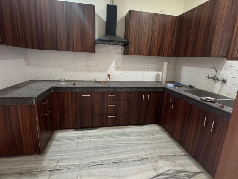 3BHK FLOOR (SEMI FURNISHED) in Eco city 1