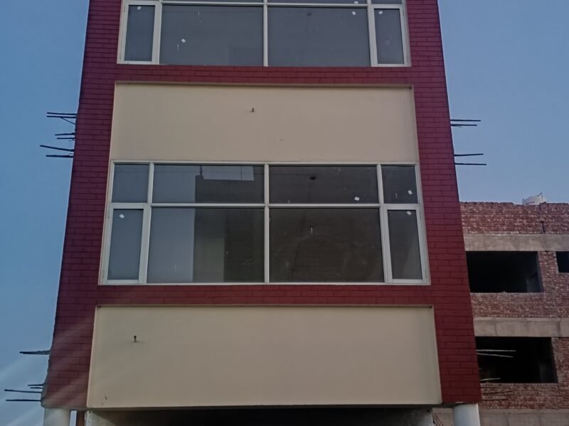 SHOWROOM AVAILABLE FOR RENT / LEASE