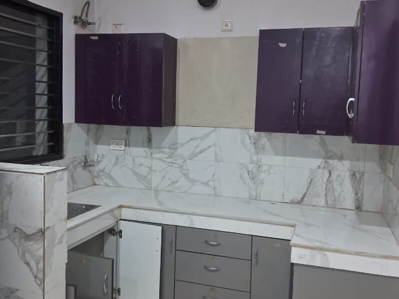 AVAILABLE FOR RENT 100 GAJ PROPERTY