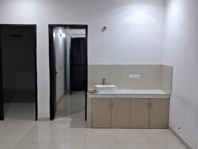AVAILABLE FOR RENT 100 GAJ PROPERTY