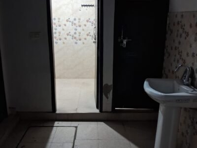 AVAILABLE FOR RENT 100 GAJ PROPERTY
