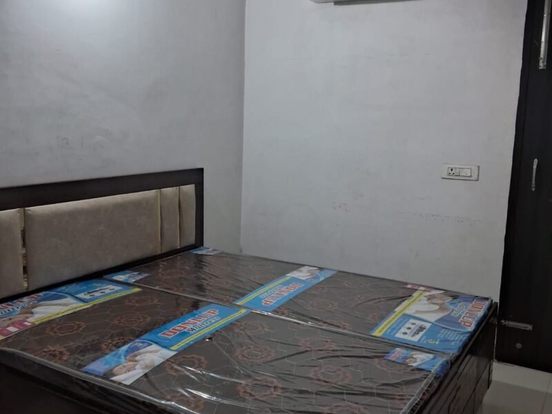 AVAILABLE FOR RENT 100 GAJ PROPERTY